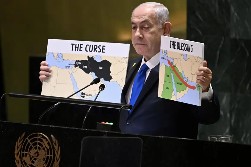 Netanyahu 'Lanet ve Nimet ekseni' adını verdiği iki harita gösterdi