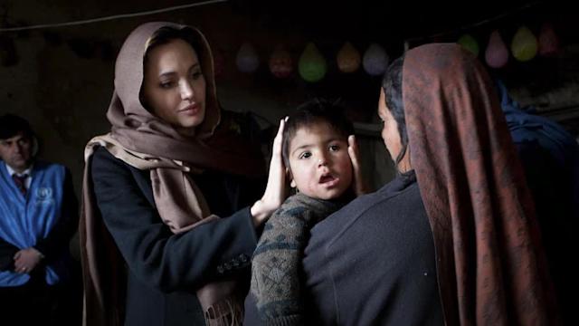 Angelina Jolie’den ‘Afganistan’ yorumu: Bir Amerikalı olarak utanıyorum!