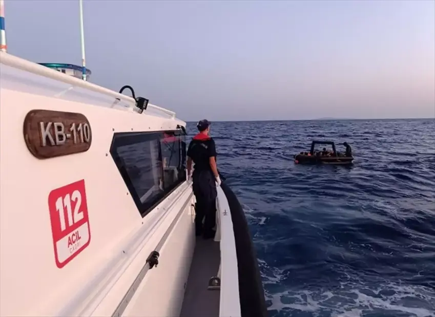 Muğla açıklarında 30 düzensiz göçmen kurtarıldı
