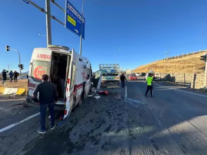 Li Agiriyê ambûlans û kamyonet li hev ketin: 7 kes birîndar bûn