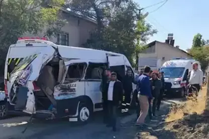 Li Mûşê trên li mînîbusa xwendekaran qelibî: 17 ji wan birîndar bûn