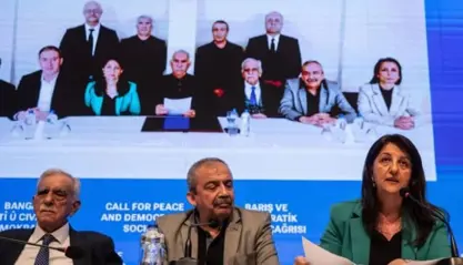 مۆنیتۆر: ئۆجەلان داوا لە بارزانی دەکات بەشداری لە سەرکەوتنی پرۆسەی ئاشتی لە تورکیا بکات