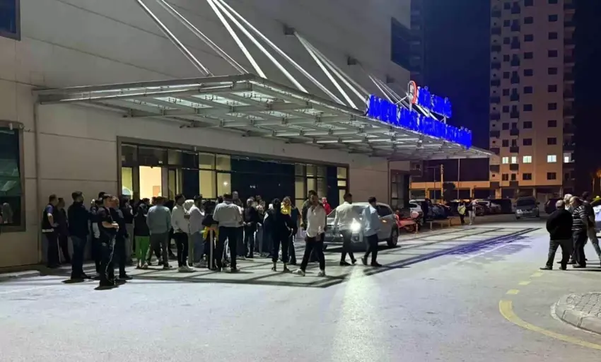 Xortekî 14 salî bi demançê li ber salona dawetê 5 kesan birîndar kir