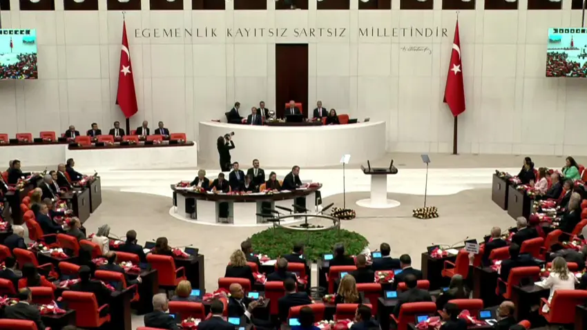 /haberresimleri/20251022/tbmm-genel-kurulu-1-hafta-ara-verecekheadLine.webp
