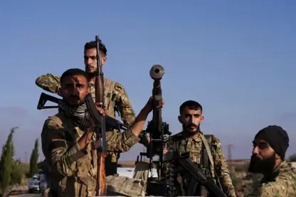 Wezareta Parastinê ya Tirkiyeyê piştrast kir: Leşker û xwendekarên Sûrî li Tirkiyeyê perwerdeyê dibînin