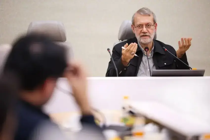 Larîcanî li ser dabeşbûna navxweyî rêveberên Îranê hişyar dike 