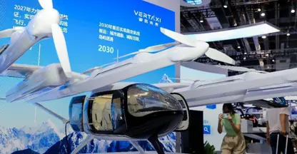 چین پەردەی لەسەر تەکسی ئاسمانی لادا