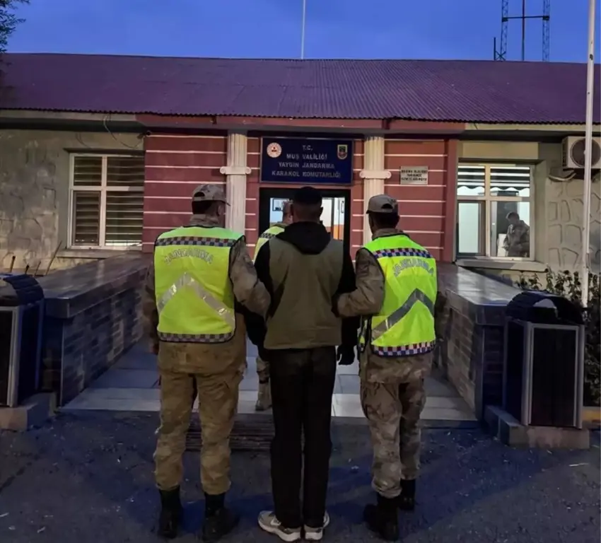 Li Mûsê 2 kesên bi çekan li malekî xistin hatin girtin