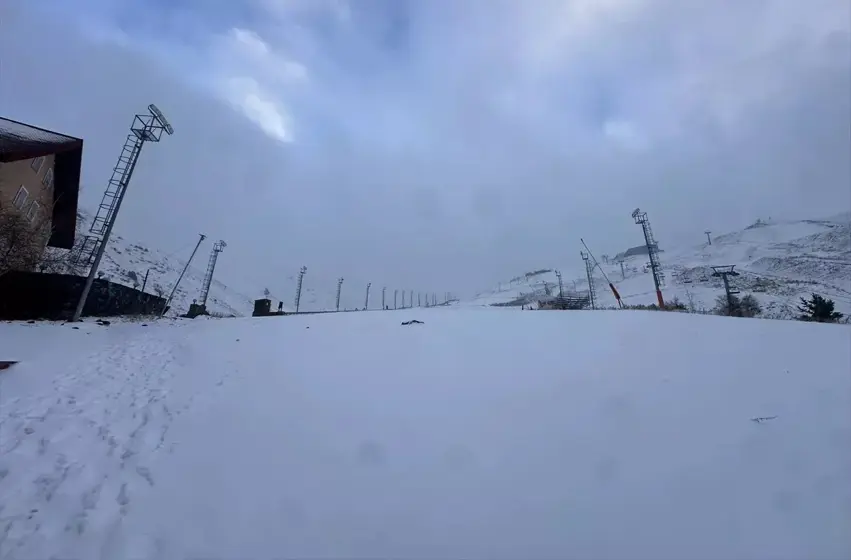 Bajarên Erzerom û Qers ket binê bandora berfê