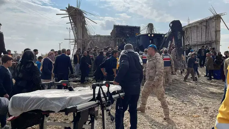 Li Rihayê dema rijandina betonê înseat rûxiya: 2 mirî, 3 birîndar