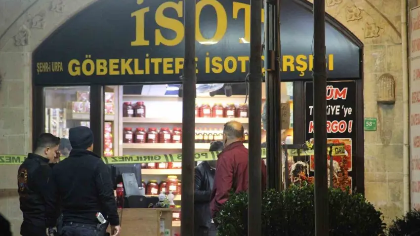 Li bajarê Rihayê êrîsê dukkana baharatê kirin û xwediyê dukkanê giran birîndar kirin