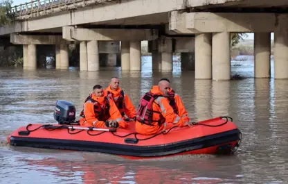 Arnavûtlûk di bin lehiyê de ma