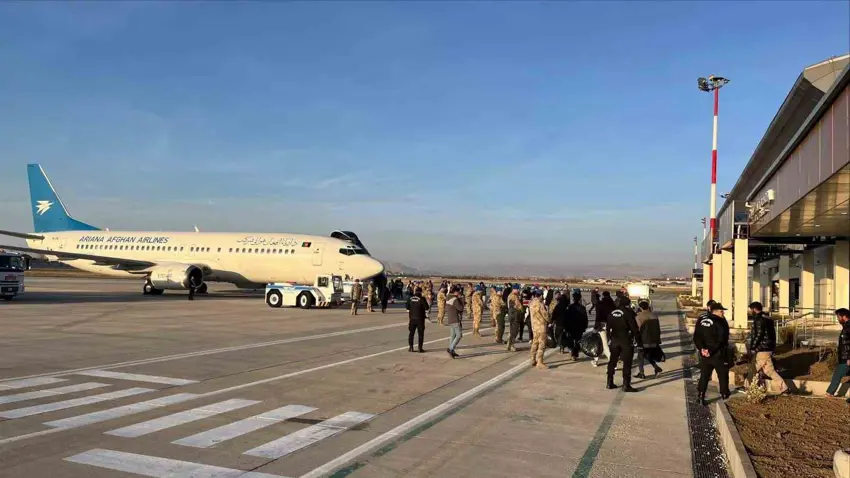 300 koçberên Afganî ji Wanê sandin welatê wan