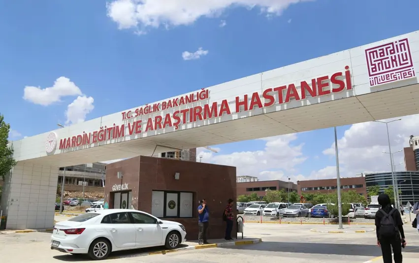 Li Mêrdînê zarokekî ji percera malê de ket û can da