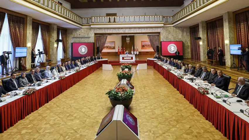 Sandeya Komîsyona Meclîsa Tirk, çû Îmraliyê 