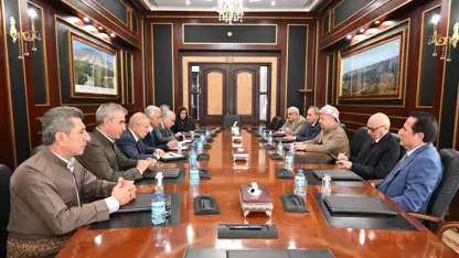 Serok Barzanî bi sanda PDK-Sê re civiya