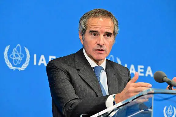 گڕووسی داوای گەڕانەوەی پشکنەرەکان بۆ بنکە ئەتۆمییەکانی ئێران دەکات