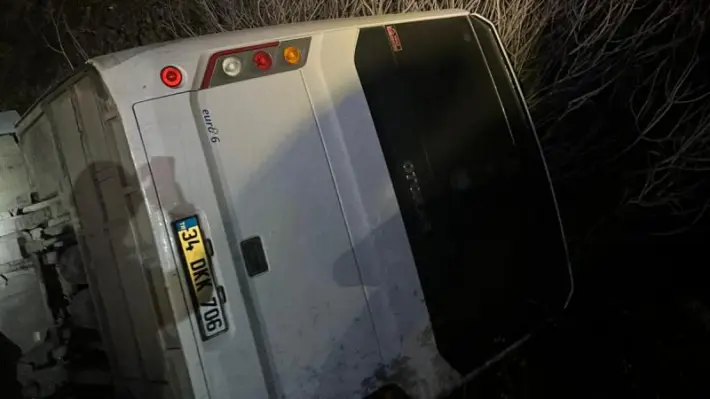 Li Sêrtê qezaya trafîkê: Mînîbûsa karkeran kete serampolê