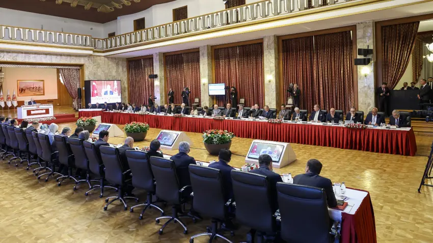 Komisyon yarınki toplantıyı erteledi