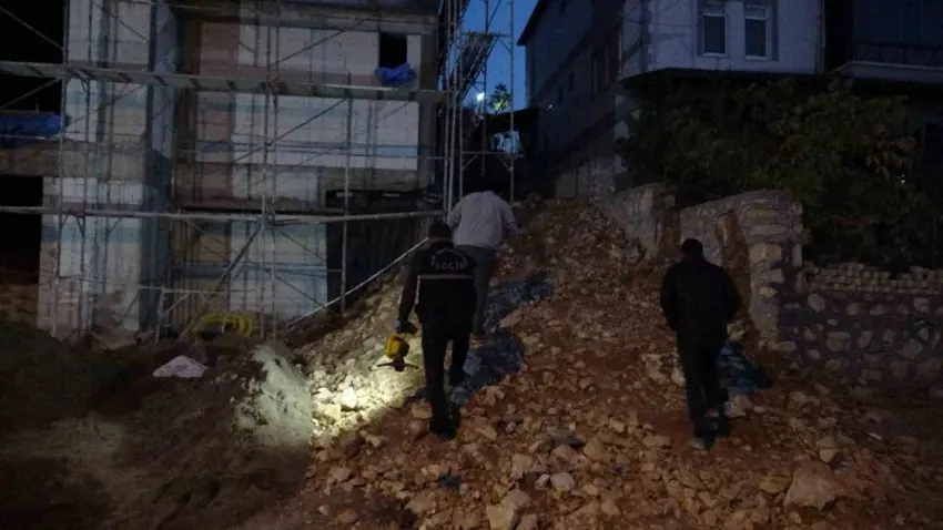 Li Yesilyurtê karkerê ji însaatê de ket û can da