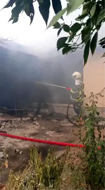 Li Ceyhanê jina astengdar di nav agirê xanî de can da