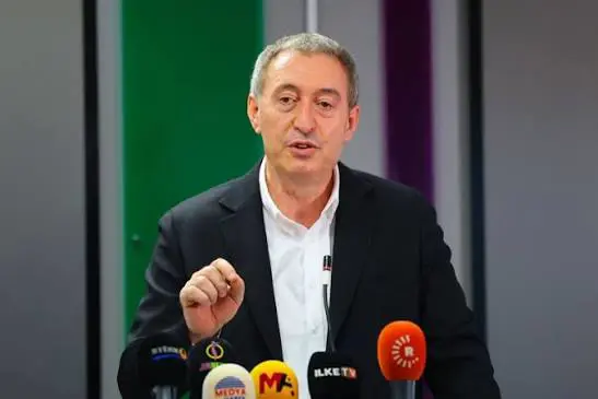 "Em welatekî ku her kes bi zimanê xwe bi azadî biaxive û perwerdê bibîne dixwazin"