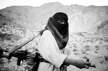 Grûbekî çekdar bi hêzên Îranê re li hev xist: 3 leskerên Îranî hatin kustin