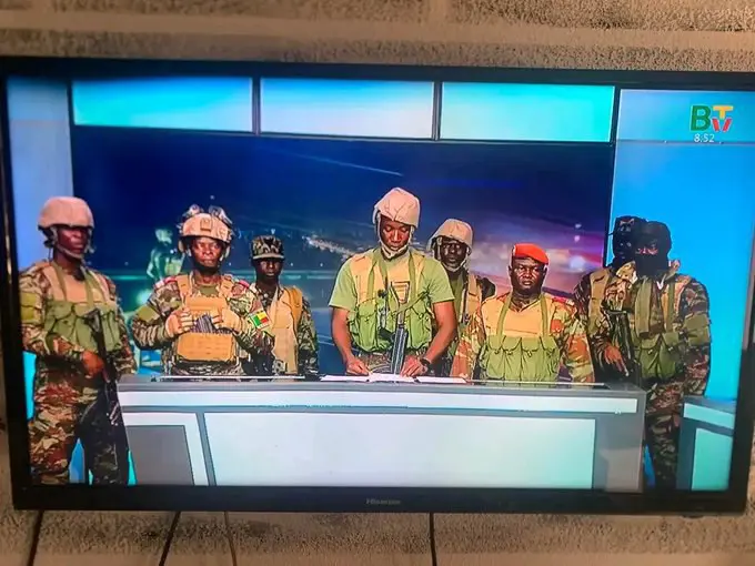 دەستەی نیزامی و سەربازی کەوتنی سەرۆککۆماری تالۆن یان لە تەلەفزیۆن ڕاگەیاند