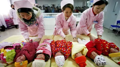 Çîn li dijî kêmbûna nifûsê amadekariyê dike ku mesrefên zayînê bike belas