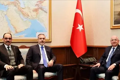 Şandeya payebilind a Tirkiyê li Şamê ye: Hevdîtinên krîtîk bi Ehmed Şera re