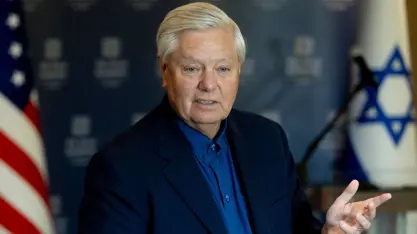 سیناتۆرێکی کۆمارییەکان : ئەگەر حەماس و حیزبوڵڵا چەک نەکرێن، دەبێت ئیسرائیل لە ناویان ببات