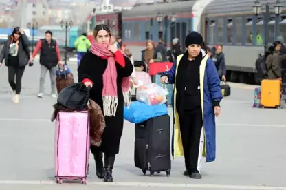 Di 11 mehan de 700 hezar geştiyarên Îranê seredana bajarê Wanê kirin