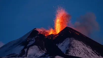Etna Yanardağı uyandı: Lavlar 400 metreye yükseldi! 