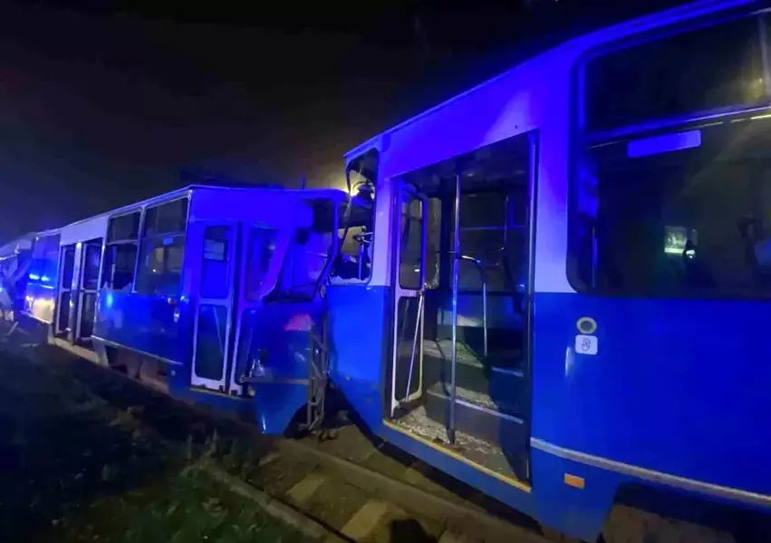 2 tramvay li hev ketin: 35 kes birîndar bûn