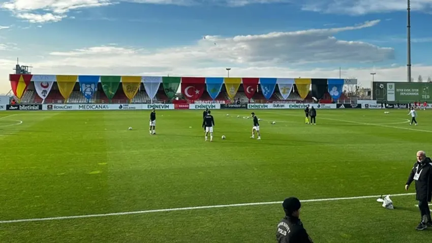 Hiçbir maçında yoktu: 16 Türk devletinin bayraklarını Amedspor maçında sahaya astılar 