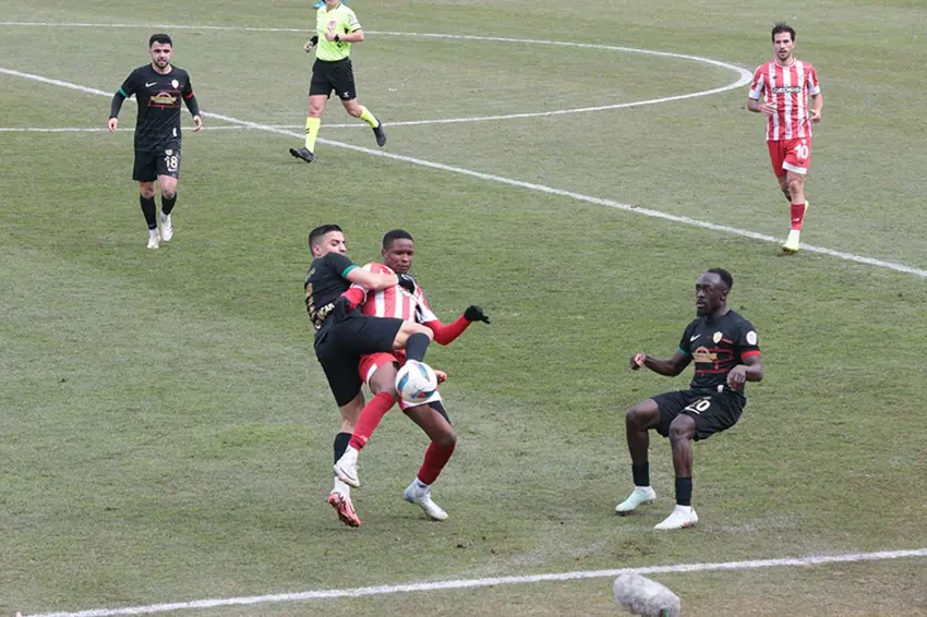 9 kişi kalan Amedspor, Bolu'dan puanla döndü