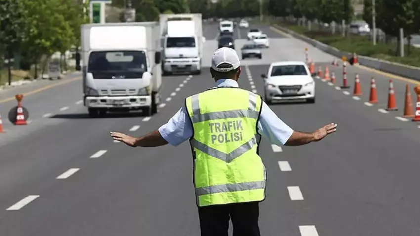 Li Stenbolê hin rê li trafîkê hatin girtin