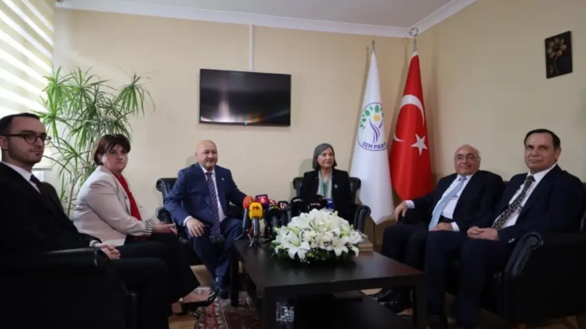 AKP ve DEM Parti 10 yılın ardından ilk kez bayramlaştı