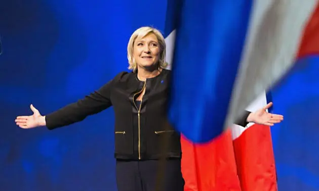 Fransa'da yolsuzluktan suçlu bulunan Le Pen, Pas-de-Calais il meclis üyeliğinden men edildi