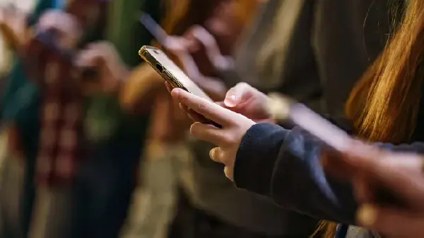 پسپۆڕان نیگەرانن لە پشت بەستنی زۆر بە زیرەکی دەستکرد ەوە