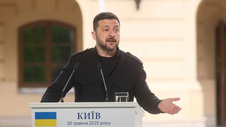 /haberresimleri/2025515/zelenskiy-ilk-sart-kosulsuz-ateskesheadLine.webp