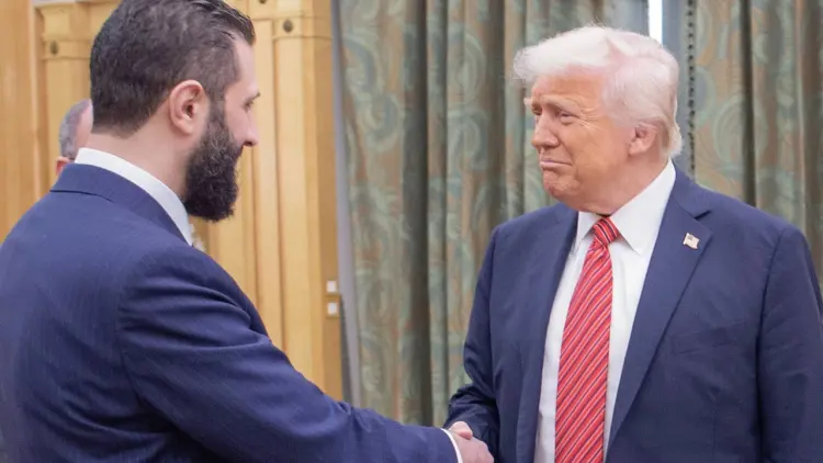 Trump’tan Şara’ya: Kürtleri ve diğer bileşenleri koru!