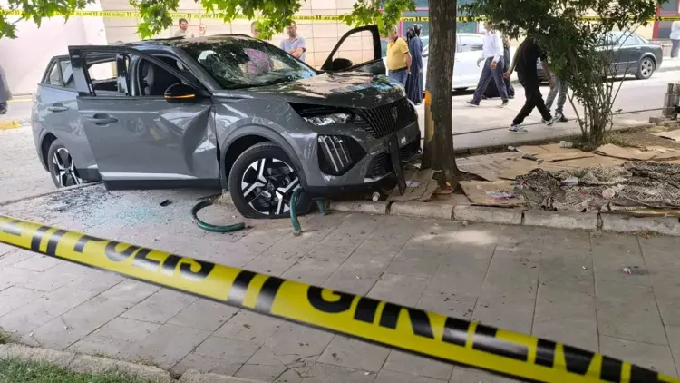 Diyarbakır’da otomobil kalabalığa daldı: 1 ölü 1 yaralı! 