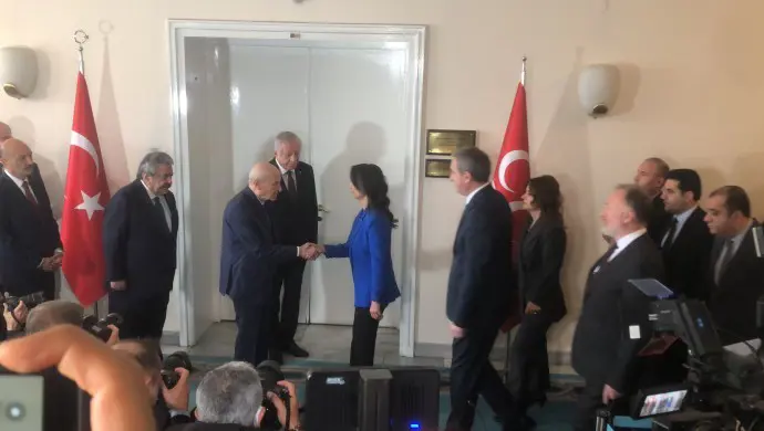 DEM-MHP görüşmesi başladı: Bahçeli kapıda karşıladı 