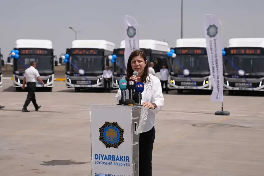 Diyarbakır Büyükşehir Belediyesi filosuna 49 yeni otobüs ekledi