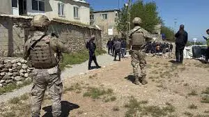 Li Semsûrê du malbat pevçûn: 5 birîndar û 15 desteserkirî