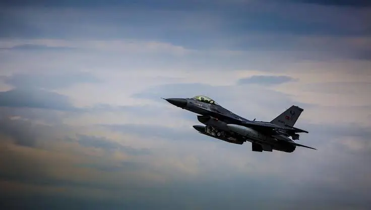 Irak uçakları IŞİD sığınaklarını bombaladı!