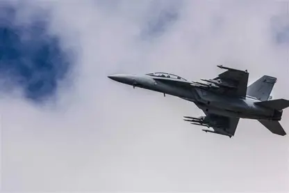 İsrail, Yemen'de Husi mevzilerini bombaladı!