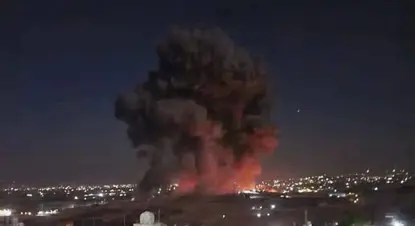 بۆمبەکانی ئیسرائیل لە بەندەری حودەیدە لە یەمەن دەبارێت