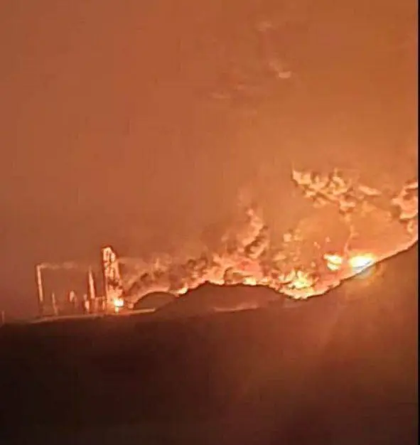 هێرشی قورسی ئیسرائیل بۆ سەر حووسییەکانی یەمەن دەستی پێکردووە؛ ٣٠ فڕۆکەی جەنگی بنکەكانی سەنعا و حەدیدەیان کردە ئامانج